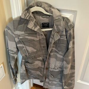 Lightly used Abercrombie jacket camouflage print size M